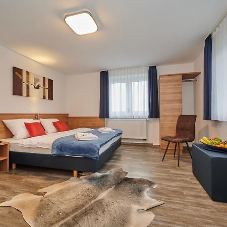 Sunny Hotel Штраубинг Экстерьер фото