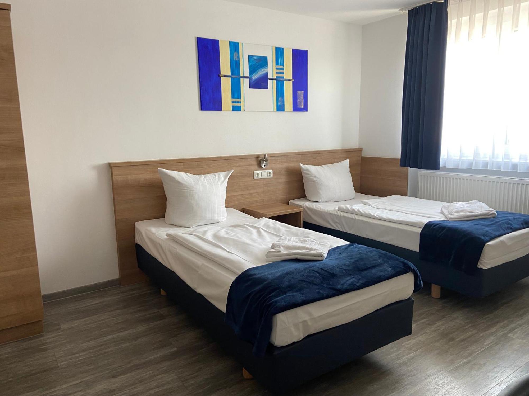 Sunny Hotel Штраубинг Экстерьер фото