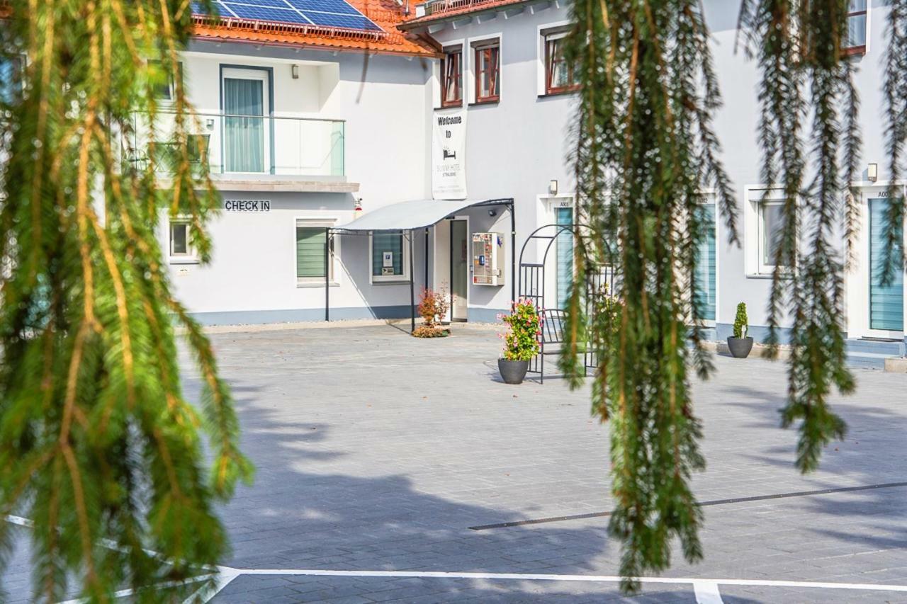 Sunny Hotel Штраубинг Экстерьер фото