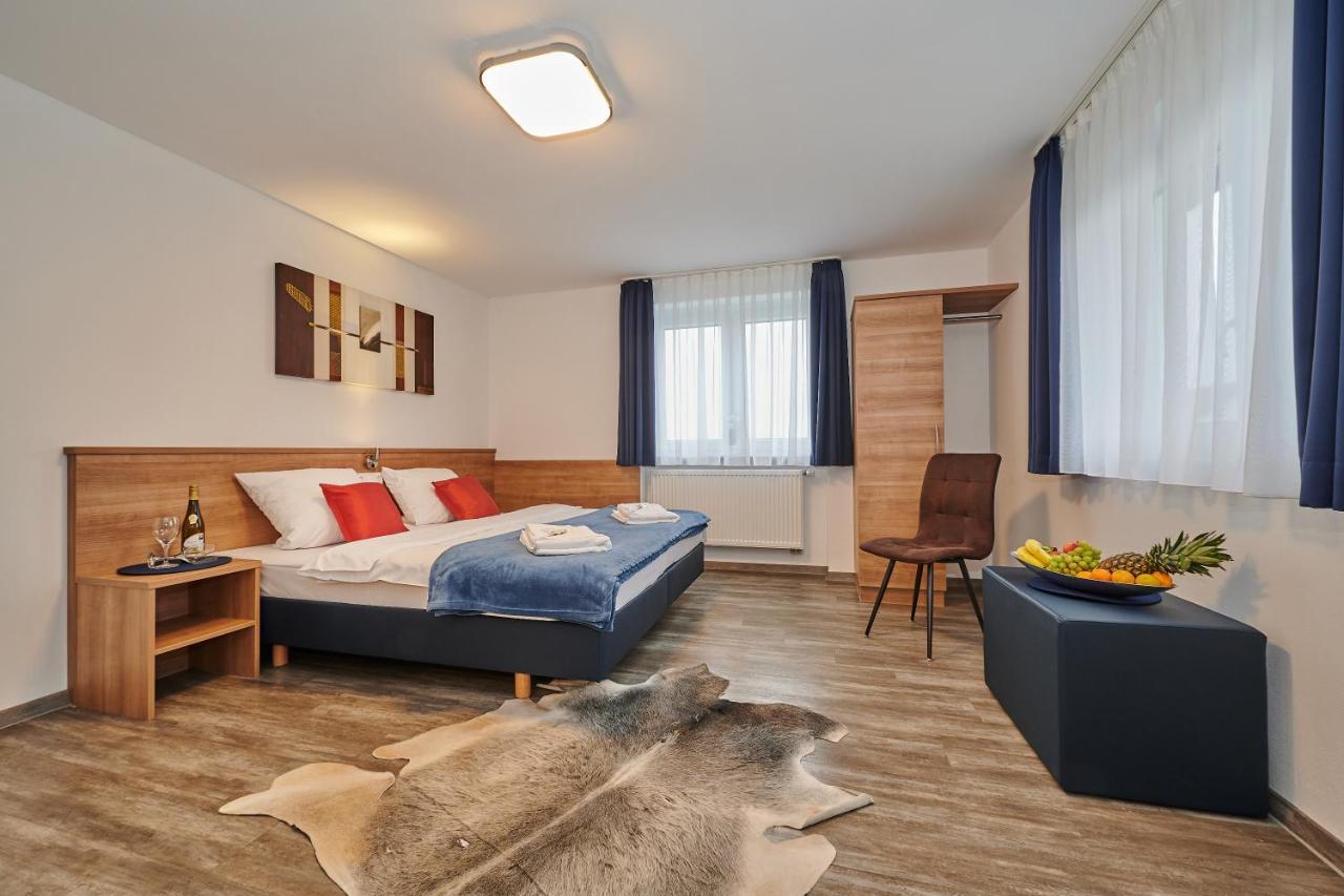 Sunny Hotel Штраубинг Экстерьер фото
